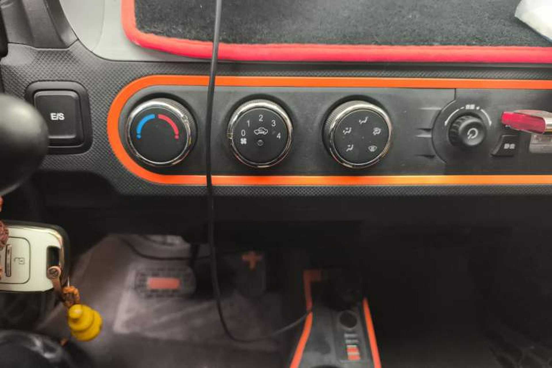 Used Wuling Hongguang MINIEV 2020 Easy Version Lithium-Ion Battery Audio And AC Panel