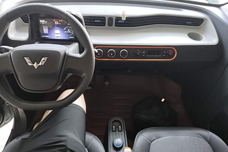 Used Wuling Hongguang MINIEV 2020 Enjoyment Model Lithium Iron Phosphate Audio And AC Panel