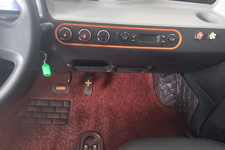 Used Wuling Hongguang MINIEV 2020 Freedom Version Lithium Iron Phosphate Audio And AC Panel