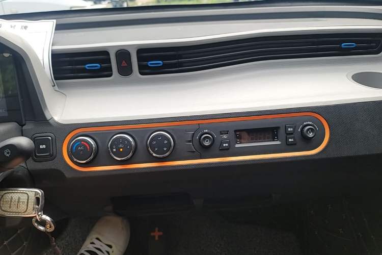 Used Wuling Hongguang MINIEV 2020 Enjoyment Model Lithium Iron Phosphate Audio And AC Panel