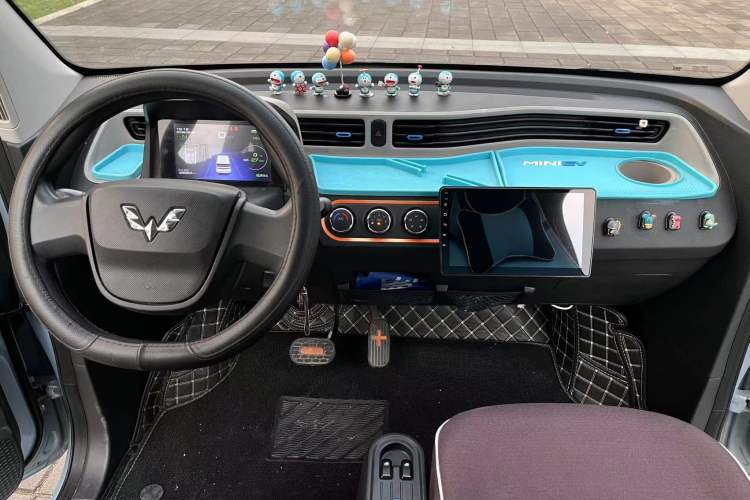 Used Wuling Hongguang MINIEV 2020 Freedom Version Lithium Iron Phosphate Audio And AC Panel