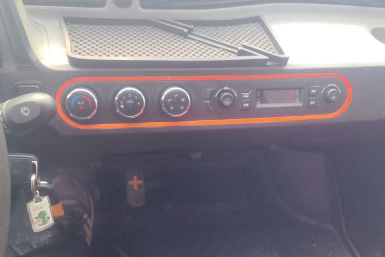 Used Wuling Hongguang MINIEV 2020 Freedom Version Lithium Iron Phosphate Audio And AC Panel