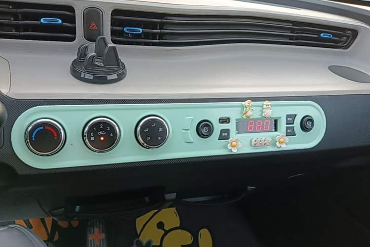 Used Wuling Hongguang MINIEV 2020 Lite Version Lithium Iron Phosphate Audio And AC Panel
