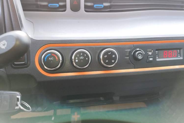 Used Wuling Hongguang MINIEV 2020 Zizai Version Lithium-NMC Audio And AC Panel