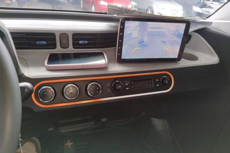 Used Wuling Hongguang MINIEV 2020 Enjoyment Model Lithium Iron Phosphate Audio And AC Panel