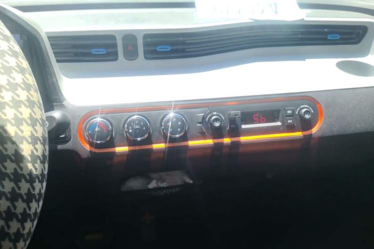 Used Wuling Hongguang MINIEV 2020 Freedom Version Lithium Iron Phosphate Audio And AC Panel