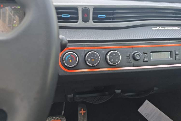 Used Wuling Hongguang MINIEV 2020 Enjoyment Model Lithium Iron Phosphate Audio And AC Panel