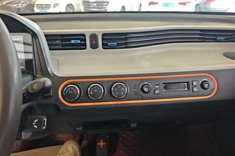 Used Wuling Hongguang MINIEV 2020 Freedom Version Lithium Iron Phosphate Audio And AC Panel