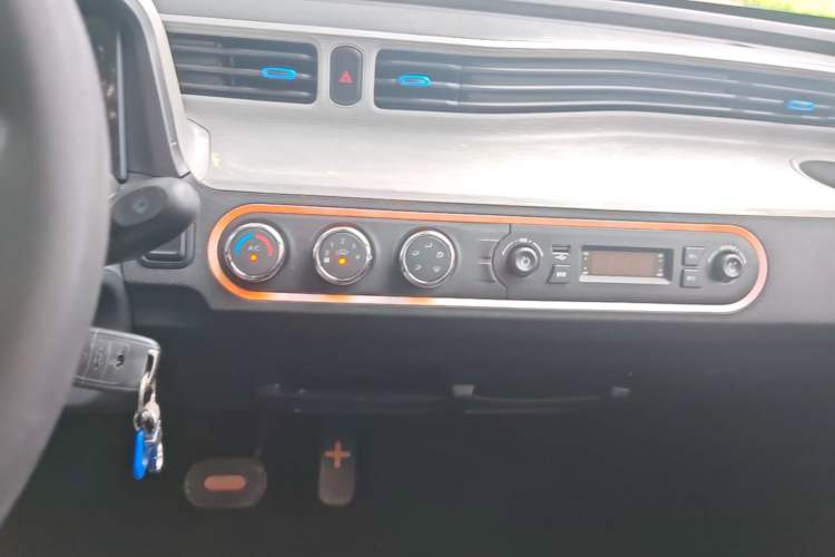 Used Wuling Hongguang MINIEV 2020 Enjoyment Model Lithium Iron Phosphate Audio And AC Panel