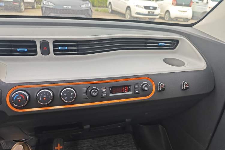 Used Wuling Hongguang MINIEV 2020 Freedom Version Lithium Iron Phosphate Audio And AC Panel