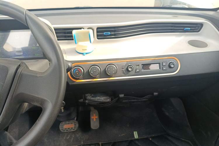 Used Wuling Hongguang MINIEV 2020 Enjoyment Model Lithium Iron Phosphate Audio And AC Panel