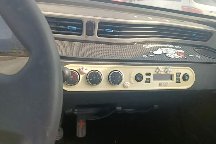 Used Wuling Hongguang MINIEV 2020 Freedom Version Lithium Iron Phosphate Audio And AC Panel