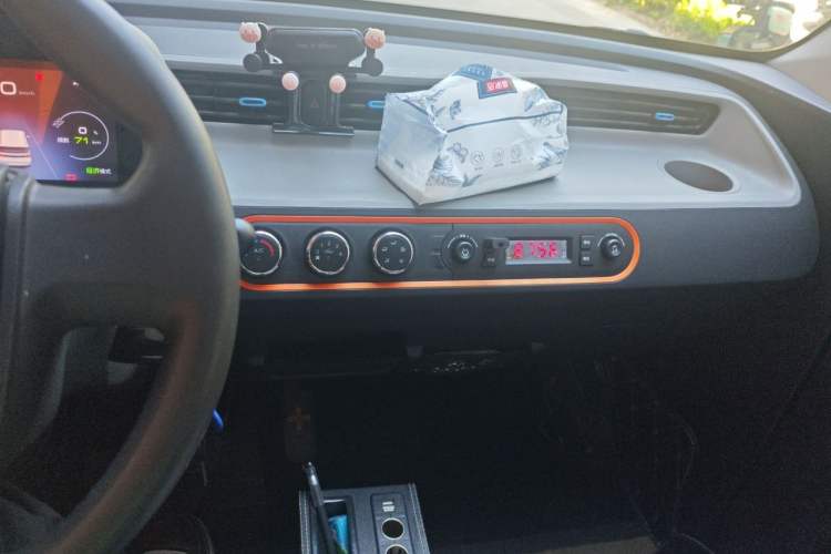 Used Wuling Hongguang MINIEV 2020 Enjoy Edition Lithium-Ion Battery Audio And AC Panel