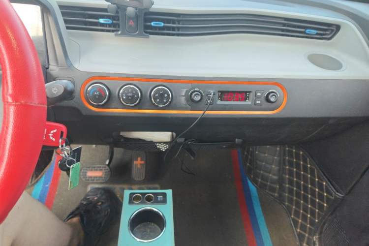 Used Wuling Hongguang MINIEV 2020 Enjoyment Model Lithium Iron Phosphate Audio And AC Panel