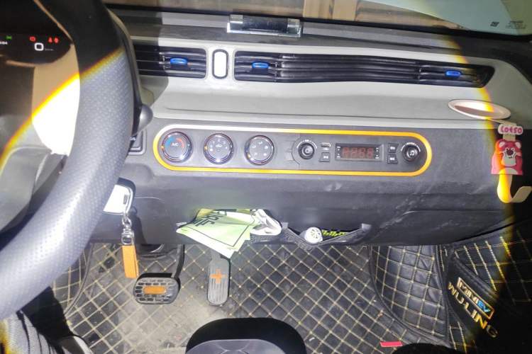 Used Wuling Hongguang MINIEV 2020 Freedom Version Lithium Iron Phosphate Audio And AC Panel