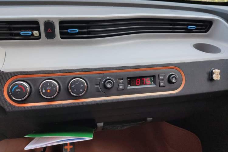 Used Wuling Hongguang MINIEV 2020 Freedom Version Lithium Iron Phosphate Audio And AC Panel