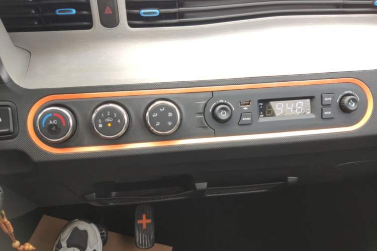 Used Wuling Hongguang MINIEV 2020 Freedom Version Lithium Iron Phosphate Audio And AC Panel