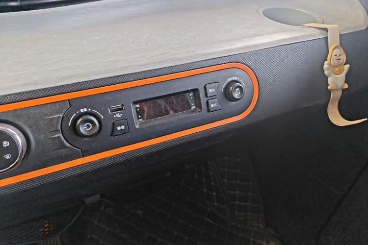 Used Wuling Hongguang MINIEV 2020 Enjoyment Model Lithium Iron Phosphate Audio And AC Panel