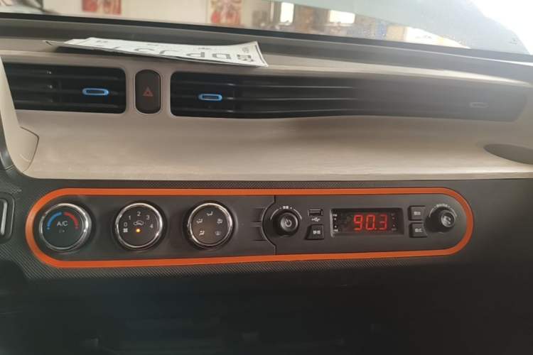 Used Wuling Hongguang MINIEV 2020 Enjoyment Model Lithium Iron Phosphate Audio And AC Panel