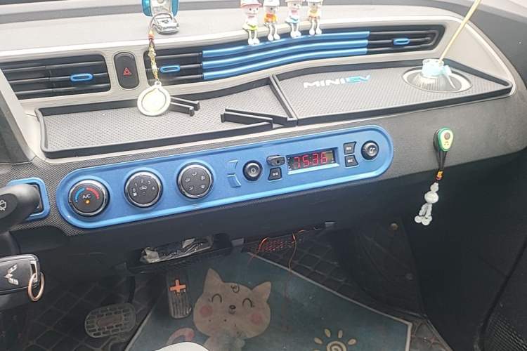 Used Wuling Hongguang MINIEV 2020 Zizai Version Lithium-NMC Audio And AC Panel