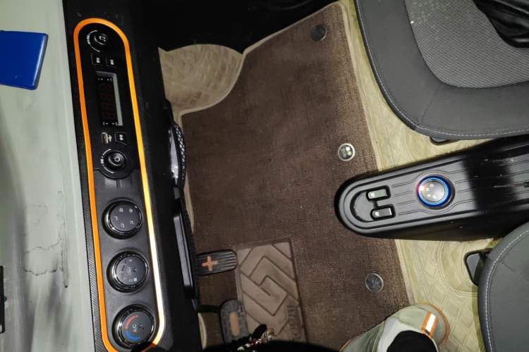 Used Wuling Hongguang MINIEV 2020 Enjoyment Model Lithium Iron Phosphate Audio And AC Panel