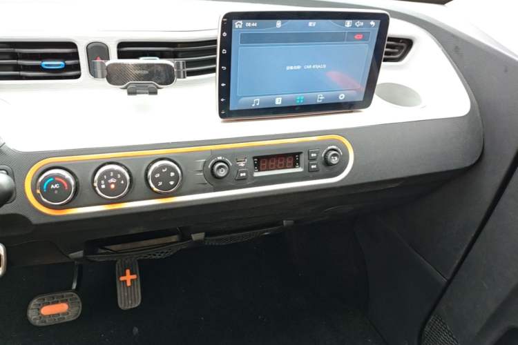 Used Wuling Hongguang MINIEV 2020 Freedom Version Lithium Iron Phosphate Audio And AC Panel