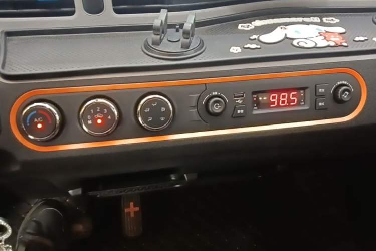 Used Wuling Hongguang MINIEV 2020 Enjoy Edition Lithium-Ion Battery Audio And AC Panel