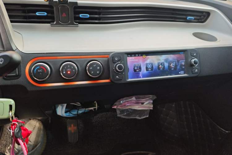 Used Wuling Hongguang MINIEV 2020 Freedom Version Lithium Iron Phosphate Audio And AC Panel