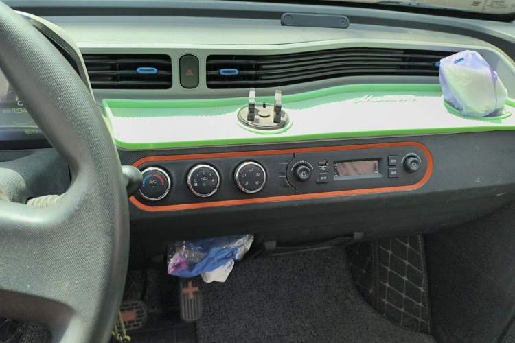 Used Wuling Hongguang MINIEV 2020 Enjoyment Model Lithium Iron Phosphate Audio And AC Panel