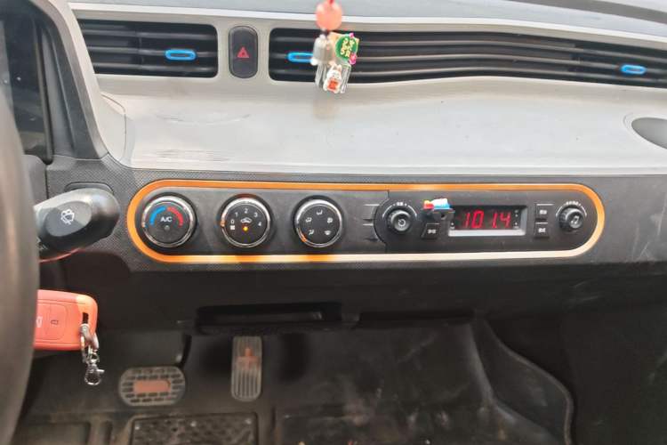 Used Wuling Hongguang MINIEV 2020 Freedom Version Lithium Iron Phosphate Audio And AC Panel
