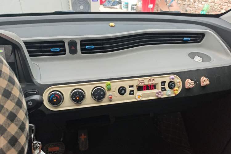 Used Wuling Hongguang MINIEV 2020 Freedom Version Lithium Iron Phosphate Audio And AC Panel