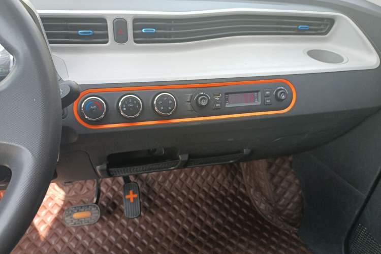 Used Wuling Hongguang MINIEV 2020 Freedom Version Lithium Iron Phosphate Audio And AC Panel