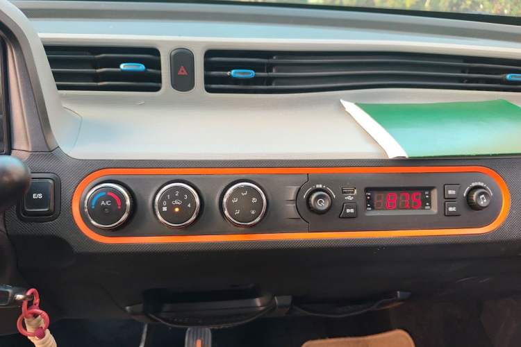 Used Wuling Hongguang MINIEV 2020 Zizai Version Lithium-NMC Audio And AC Panel
