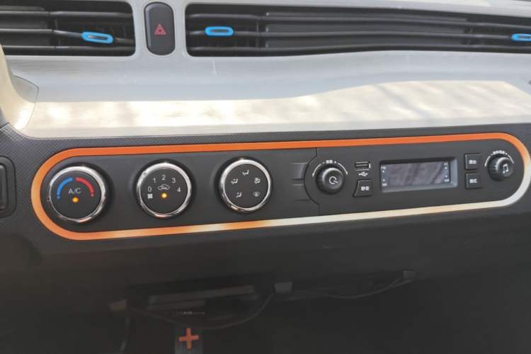 Used Wuling Hongguang MINIEV 2020 Enjoy Edition Lithium-Ion Battery Audio And AC Panel
