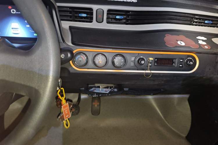 Used Wuling Hongguang MINIEV 2020 Freedom Version Lithium Iron Phosphate Audio And AC Panel
