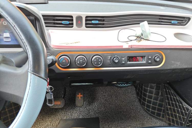Used Wuling Hongguang MINIEV 2020 Freedom Version Lithium Iron Phosphate Audio And AC Panel
