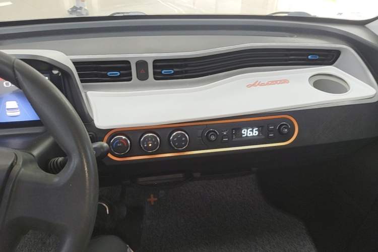 Used Wuling Hongguang MINIEV 2020 Zizai Version Lithium-NMC Audio And AC Panel