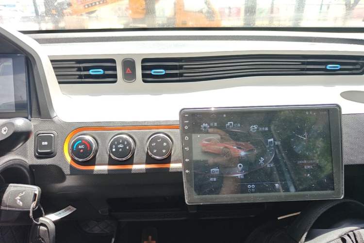 Used Wuling Hongguang MINIEV 2020 Freedom Version Lithium Iron Phosphate Audio And AC Panel
