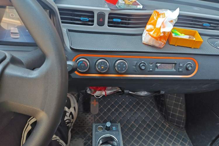 Used Wuling Hongguang MINIEV 2020 Enjoyment Model Lithium Iron Phosphate Audio And AC Panel