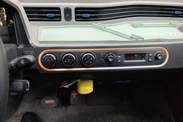 Used Wuling Hongguang MINIEV 2020 Freedom Version Lithium Iron Phosphate Audio And AC Panel