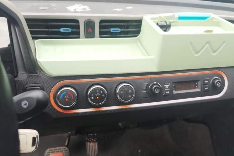 Used Wuling Hongguang MINIEV 2020 Freedom Version Lithium Iron Phosphate Audio And AC Panel