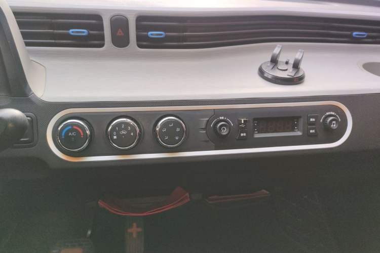 Used Wuling Hongguang MINIEV 2020 Freedom Version Lithium Iron Phosphate Audio And AC Panel