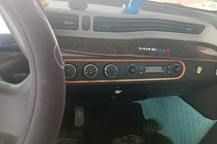 Used Wuling Hongguang MINIEV 2020 Freedom Version Lithium Iron Phosphate Audio And AC Panel