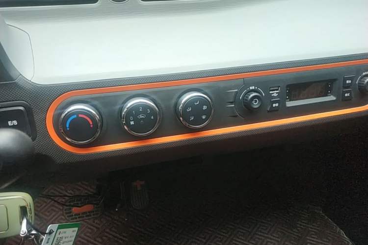 Used Wuling Hongguang MINIEV 2020 Lite Version Lithium Iron Phosphate Audio And AC Panel