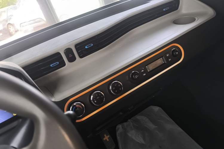 Used Wuling Hongguang MINIEV 2020 Freedom Version Lithium Iron Phosphate Audio And AC Panel