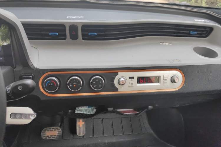Used Wuling Hongguang MINIEV 2020 Enjoyment Model Lithium Iron Phosphate Audio And AC Panel