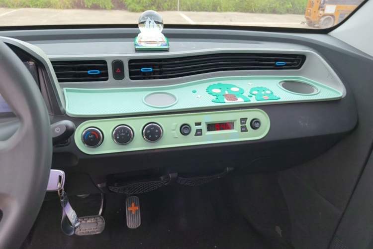 Used Wuling Hongguang MINIEV 2020 Freedom Version Lithium Iron Phosphate Audio And AC Panel
