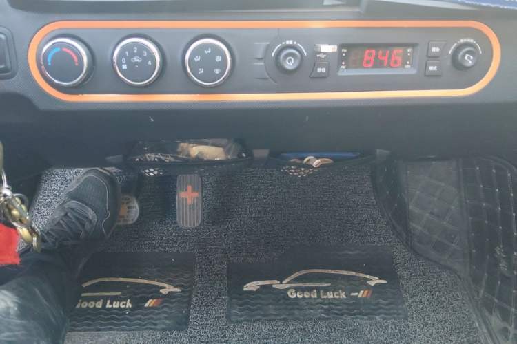 Used Wuling Hongguang MINIEV 2020 Easy Version Lithium-Ion Battery Audio And AC Panel