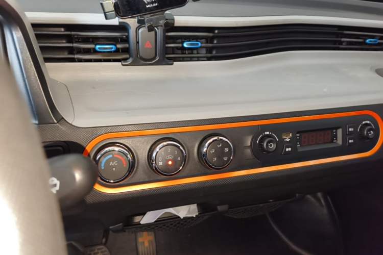 Used Wuling Hongguang MINIEV 2020 Freedom Version Lithium Iron Phosphate Audio And AC Panel