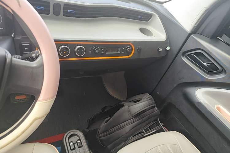 Used Wuling Hongguang MINIEV 2020 Enjoyment Model Lithium Iron Phosphate Audio And AC Panel